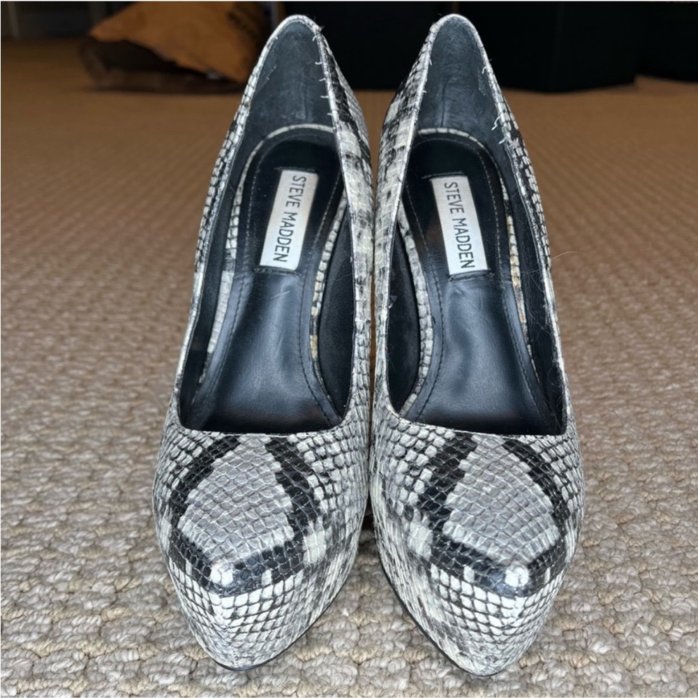 Steve Madden Platform Pumps